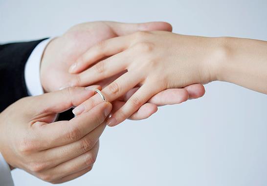 遠嫁婚禮先辦女方還是男方?女方辦出閣宴需要婚慶嗎