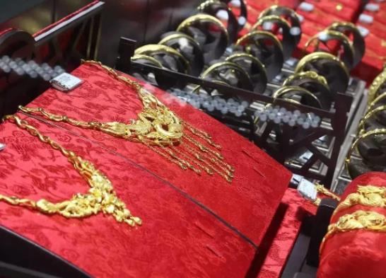 結婚男方戒指是女方買的嗎?結婚三金必須是新的嗎