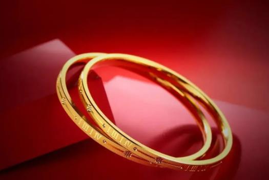 結(jié)婚前三金先放誰(shuí)家好?結(jié)婚當(dāng)天三金放哪里