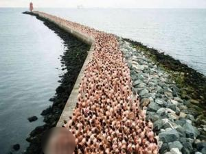 十八萬人集體群裸場面壯觀 與色情決無關系