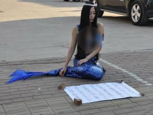 商業(yè)炒作:滄州藍色美人魚 西單女媧娘娘組圖