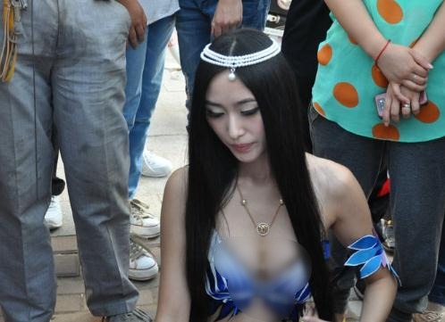 ���ݽ��^�F�{ɫ�����~���ԷQ������~�u�M�D