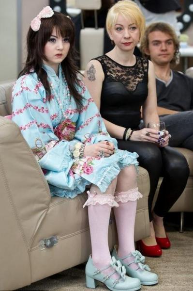 Ӣ��15�q��������Ů���t�W�j��׷�����оW�ѷQ�ǹ�̥