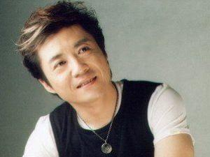 歌手李琛攜拐杖登機(jī)遭拒 機(jī)場“是鈍器不能登機(jī)”