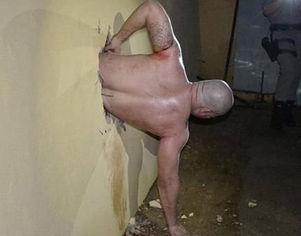 ��������Խ�z�������ϣ�����������Խ�z�����̫�󱻿��ڶ��У����־���Ц�Ʊ��˶�Ƥ