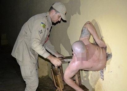 ��������Խ�z�������ϣ�����������Խ�z�����̫�󱻿��ڶ��У����־���Ц�Ʊ��˶�Ƥ