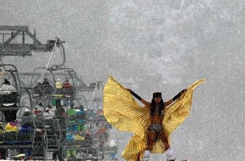 �������ˣ��Ȼ�����Ů�����Ȼ���ȥ��ѩ�����º��䲻���߹⣬�n��(gu��)�Ȼ��Ửѩ��ِ