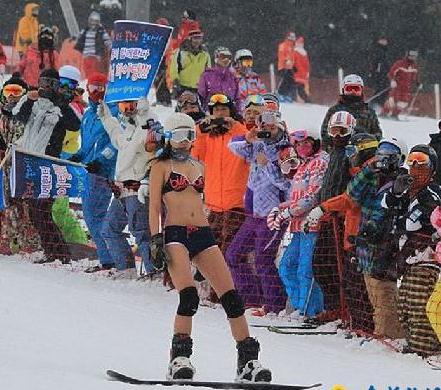 �������ˣ��Ȼ�����Ů�����Ȼ���ȥ��ѩ�����º��䲻���߹⣬�n��(gu��)�Ȼ��Ửѩ��ِ