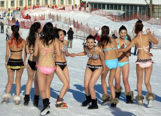 �����б���ػ�ѩ���e�k���Ȼ��ἰʢ�bȤζ��ѩ���ݡ����Ȼ�����Ůģ�؁����ж�ɇ�