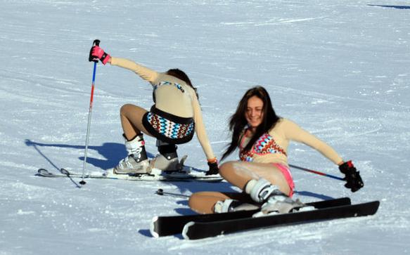 �����б���ػ�ѩ���e�k���Ȼ��ἰʢ�bȤζ��ѩ���ݡ����Ȼ�����Ůģ�؁����ж�ɇ�