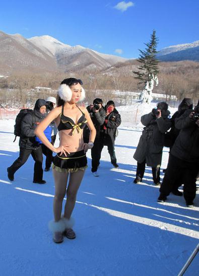 �����б���ػ�ѩ���e�k���Ȼ��ἰʢ�bȤζ��ѩ���ݡ����Ȼ�����Ůģ�؁����ж�ɇ�