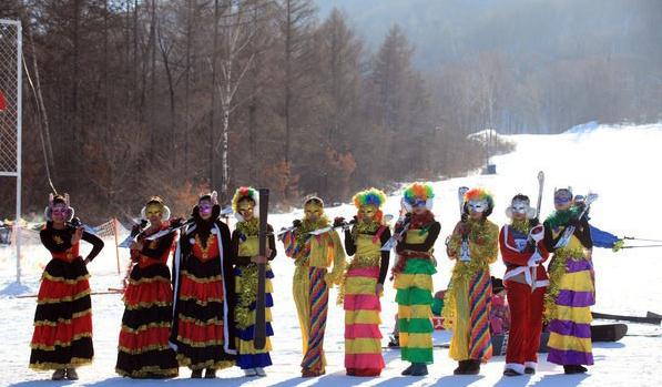 �����б���ػ�ѩ���e�k���Ȼ��ἰʢ�bȤζ��ѩ���ݡ����Ȼ�����Ůģ�؁����ж�ɇ�