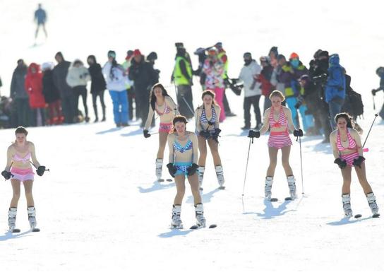 �����б���ػ�ѩ���e�k���Ȼ��ἰʢ�bȤζ��ѩ���ݡ����Ȼ�����Ůģ�؁����ж�ɇ�