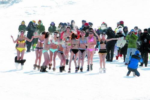 �����б���ػ�ѩ���e�k���Ȼ��ἰʢ�bȤζ��ѩ���ݡ����Ȼ�����Ůģ�؁����ж�ɇ�