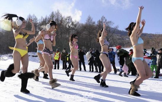 �����б���ػ�ѩ���e�k���Ȼ��ἰʢ�bȤζ��ѩ���ݡ����Ȼ�����Ůģ�؁����ж�ɇ�