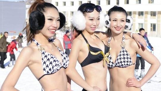 �����б���ػ�ѩ���e�k���Ȼ��ἰʢ�bȤζ��ѩ���ݡ����Ȼ�����Ůģ�؁����ж�ɇ�