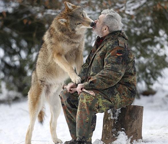 �c�ǹ�ʳ�գ���79�q���ӽy�I��Ⱥ������o��Ⱥιʳ��ʾ�H��