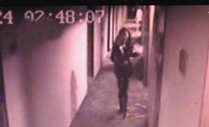 絕癥男子約女網友開房被騙,被偷包裸身出房追回,奪下對方兇器打跑4人