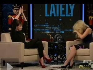 海瑟薇脫口秀節目自曝曾與“007”隔空對罵