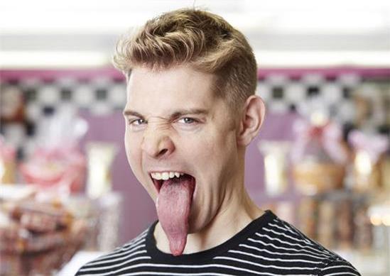 美國加州男子斯托伯爾擁有全世界最長舌頭,長達10.1厘米