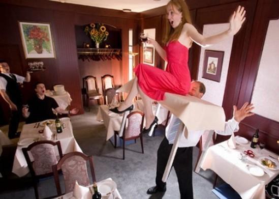 盧森堡男子克里斯滕可用牙齒抬起12公斤重的桌子,上面坐有一名重50公斤的人,再步行11.8米。