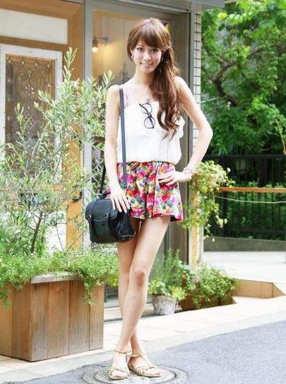 女生穿短裙被投訴是怎么回事 男生投訴女生穿短裙短褲屬性騷擾