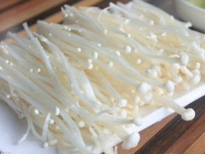 產婦可以吃金針菇嗎?適合產婦吃金針菇的做法