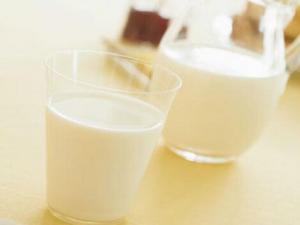 哺乳期喝什么牛奶?哺乳期能喝牛奶嗎