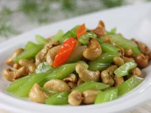 哺乳期吃西芹有什么好處?哺乳期吃西芹的做法