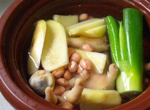 之前還飽滿(mǎn)的乳房開(kāi)始下垂 盤(pán)點(diǎn)產(chǎn)后食補(bǔ)豐胸良方