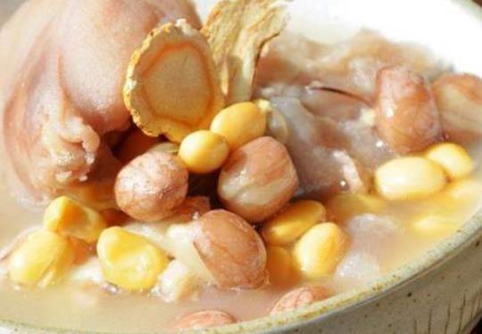 之前還飽滿(mǎn)的乳房開(kāi)始下垂 盤(pán)點(diǎn)產(chǎn)后食補(bǔ)豐胸良方