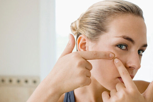 臉上長痘痘是什么原因?怎樣預防青春痘