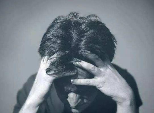 焦慮會(huì)不會(huì)變成抑郁癥?冬天心情不好抑郁怎么辦