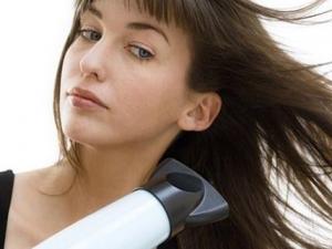 如何使用電吹風做造型?電吹風使用注意事項