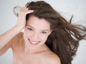 頭皮干燥是頭皮屑產生根源嗎?指腹按揉頭皮