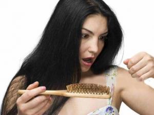 脂溢性脫發(fā)怎么辦?人每天掉多少頭發(fā)正常