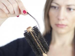 掉頭發很厲害怎么辦?頭發掉的厲害什么原因