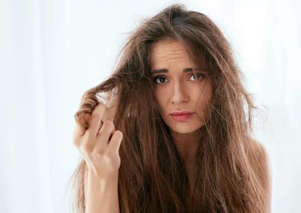 掉發(fā)嚴(yán)重看什么科?掉頭發(fā)嚴(yán)重吃什么好呢