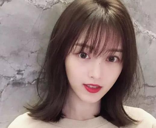 鎖骨發(fā)剪完是不是要做柔順?頭發(fā)少剪鎖骨發(fā)好看嗎