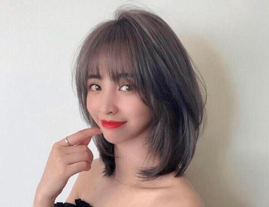 鎖骨發(fā)剪完是不是要做柔順?頭發(fā)少剪鎖骨發(fā)好看嗎