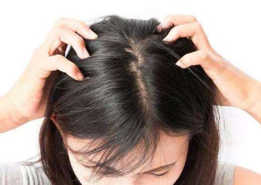 吹風(fēng)機(jī)負(fù)離子是智商稅嗎?洗完頭不用吹風(fēng)機(jī)自然干好嗎