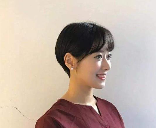 女生短發(fā)剪完第幾天最好看?扎不住的短發(fā)用頭繩扎一下很短難看嗎