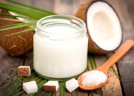 椰子油洗頭發(fā)油死了怎么辦?椰子油護發(fā)是干發(fā)抹還是濕發(fā)