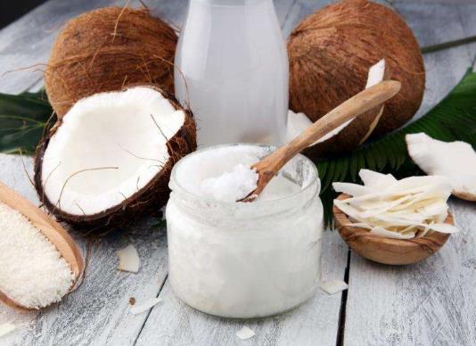 椰子油洗頭發(fā)油死了怎么辦?椰子油護發(fā)是干發(fā)抹還是濕發(fā)