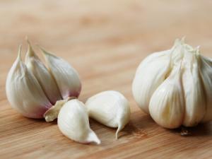 男人吃太多大蒜會(huì)殺精-大蒜生吃才防癌