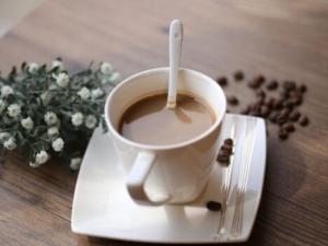 喝咖啡超過三杯會(huì)導(dǎo)致胸部變小嗎?