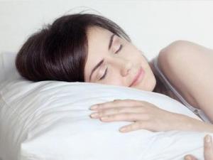 女人睡覺要脫下三樣東西:手表、假牙和胸罩