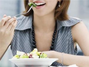 上火怎么辦?女白領壓力大易上火多吃清火食物