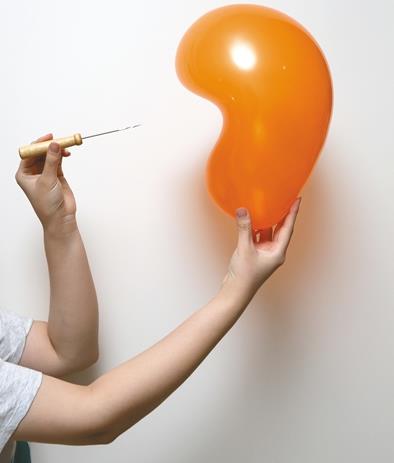 經常憋尿的壞處:職場女性常憋尿或加重痛經