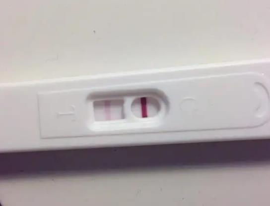 驗孕棒一深一淺是什么原因?驗孕棒測懷孕準不準